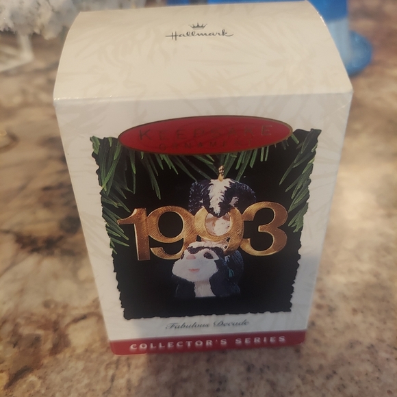 Hallmark Fabulous Decade Collector's Series 1993 Skunk - Picture 3 of 5